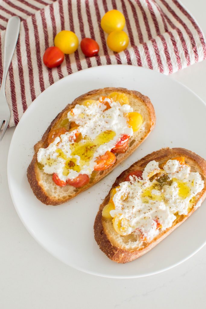 Need an avocado toast alternative? Then you just HAVE to try out this Roasted Tomato and Ricotta Toast!