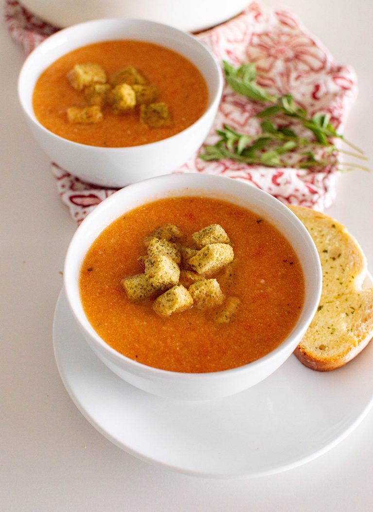 Roasted Garlic and Tomato Soup