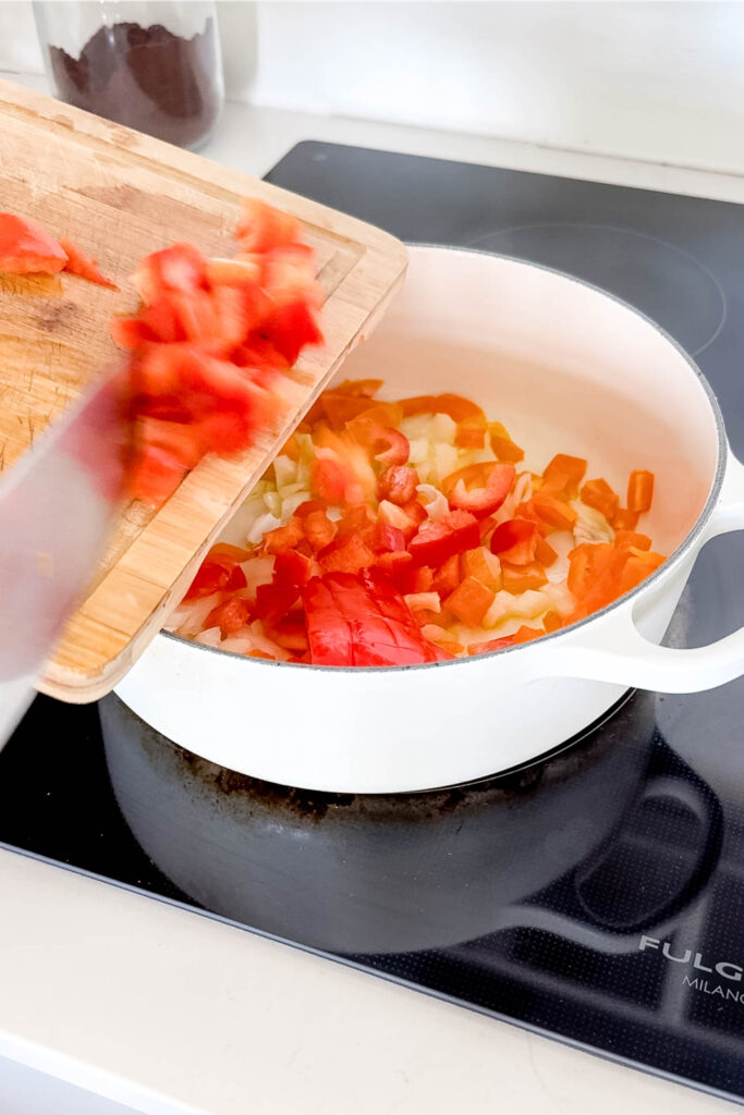 Indulge in the incredible flavors of this One Pot Stuffed Pepper Casserole: a savory dish that's as easy to prepare as it is delicious. Prepare to say goodbye to kitchen chaos with this convenient one-pot wonder!