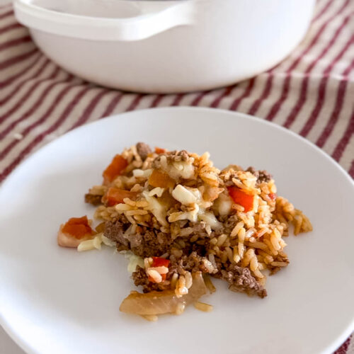 Indulge in the incredible flavors of this One Pot Stuffed Pepper Casserole: a savory dish that's as easy to prepare as it is delicious. Prepare to say goodbye to kitchen chaos with this convenient one-pot wonder!