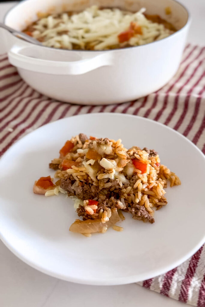 Indulge in the incredible flavors of this One Pot Stuffed Pepper Casserole: a savory dish that's as easy to prepare as it is delicious. Prepare to say goodbye to kitchen chaos with this convenient one-pot wonder!