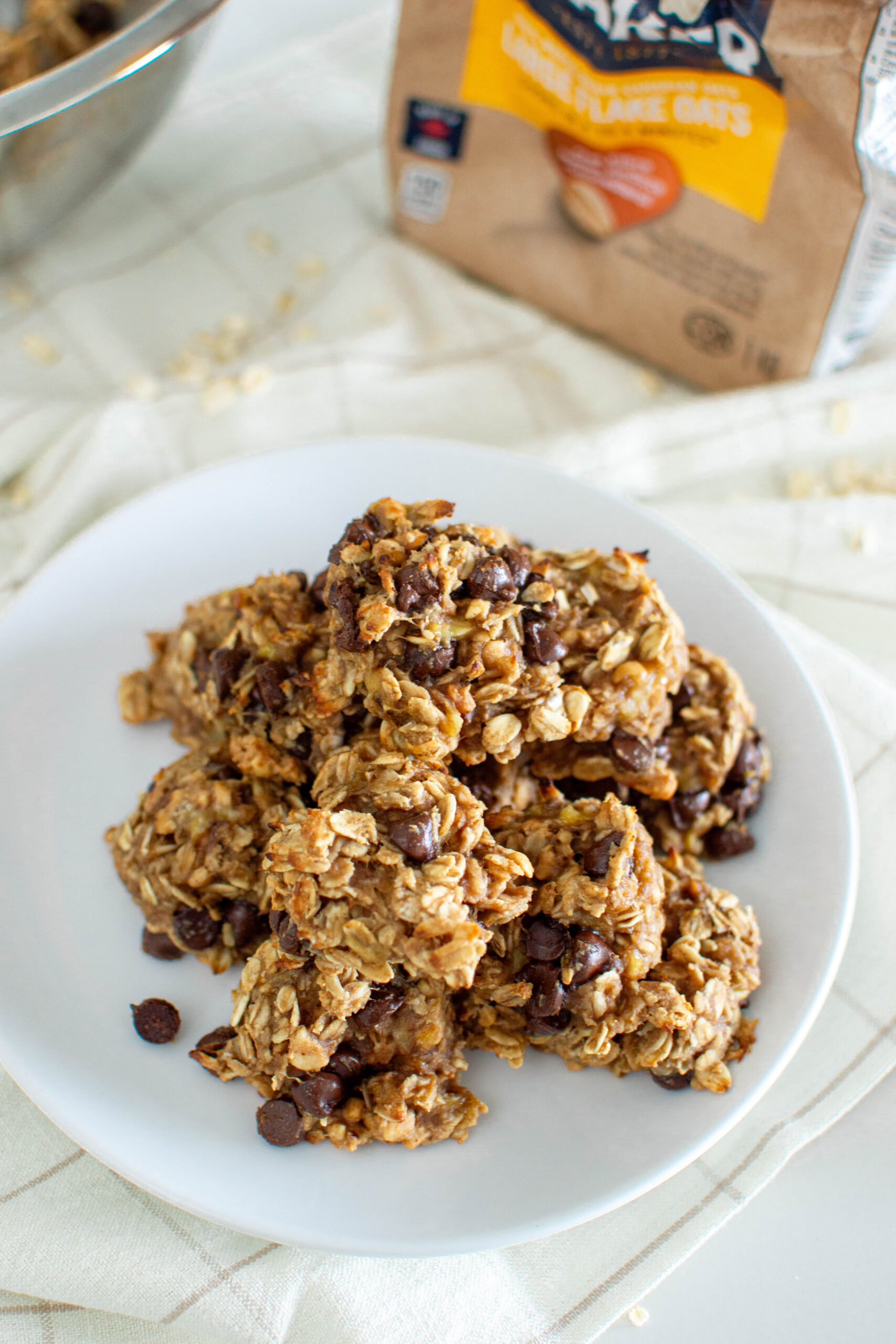 Craving something sweet but want to stay on track? These 4-Ingredient Banana Oatmeal Cookies are soft, chewy, and totally guilt-free! Made with ripe bananas, oats, and no added sugar. Pin now and bake your way to a healthier snack!